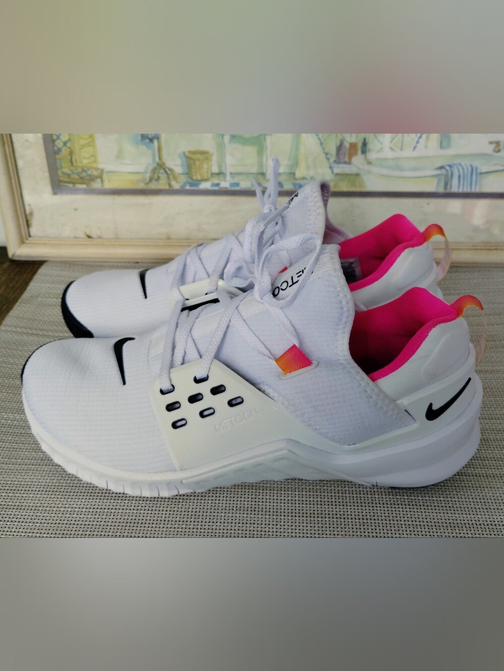Women's Nike "Free Metcon 2" White Textile/Fuchsia Training Shoes. Size 11.